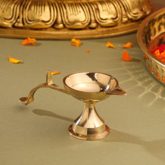 Brass Plain Aarti Diya With Handle (2.5 Inch)