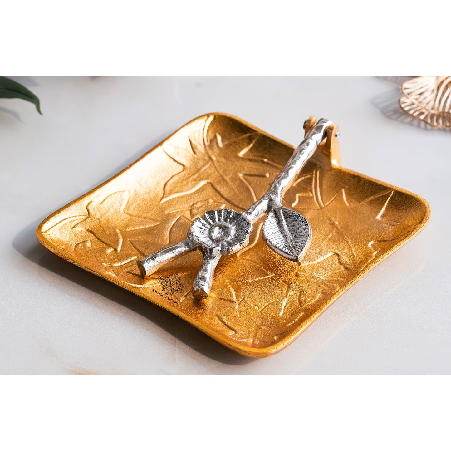 Brass Finish Embossed Flower Design Napkin Holder – Elegant Tabletop Organizer for Dining, Kitchen, Restaurants & Gifting