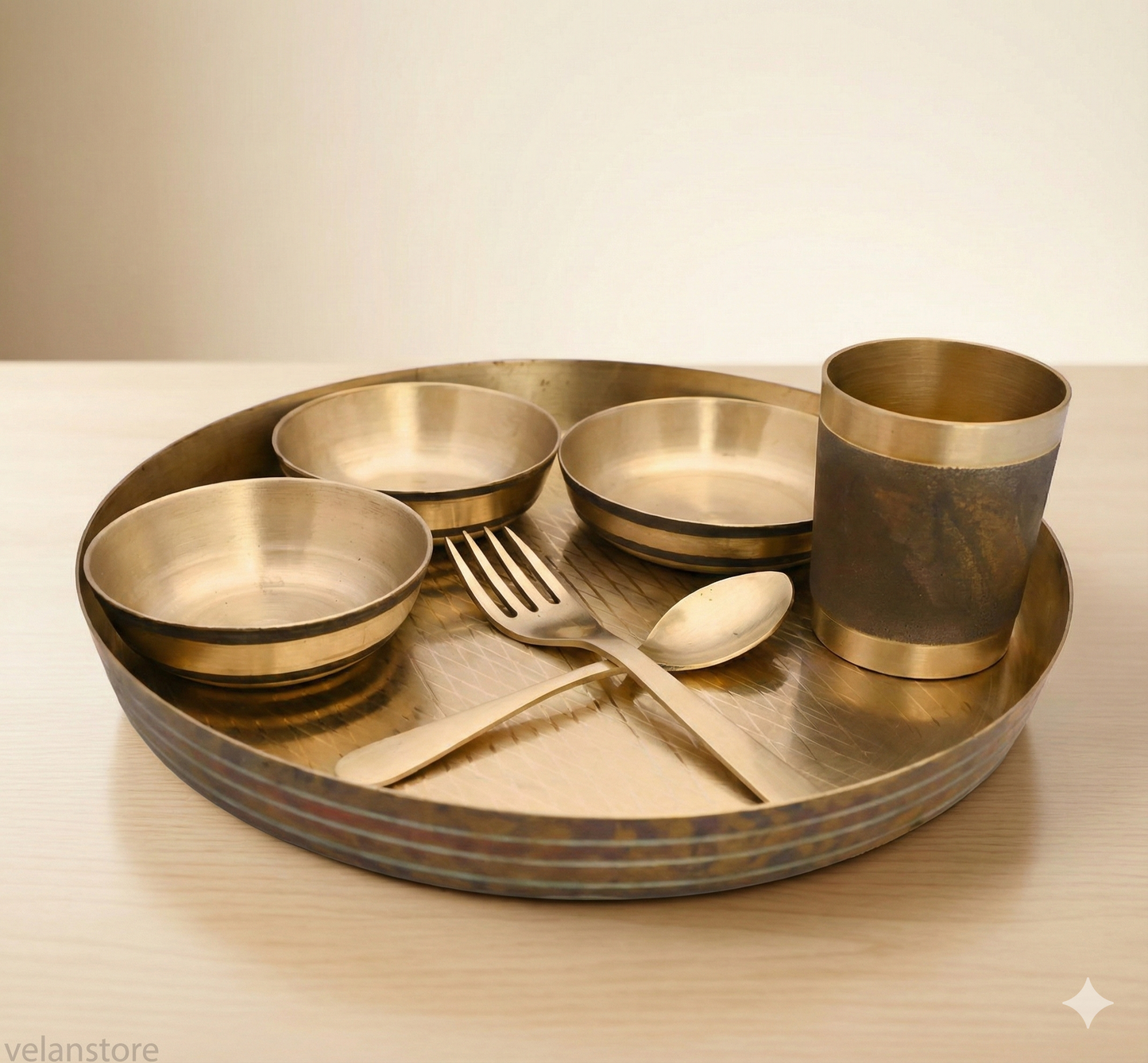 शुद्ध कांसे से बना हाथ से बुना हुआ 7 पीस का डिनर सेट - शानदार डिनर सेट