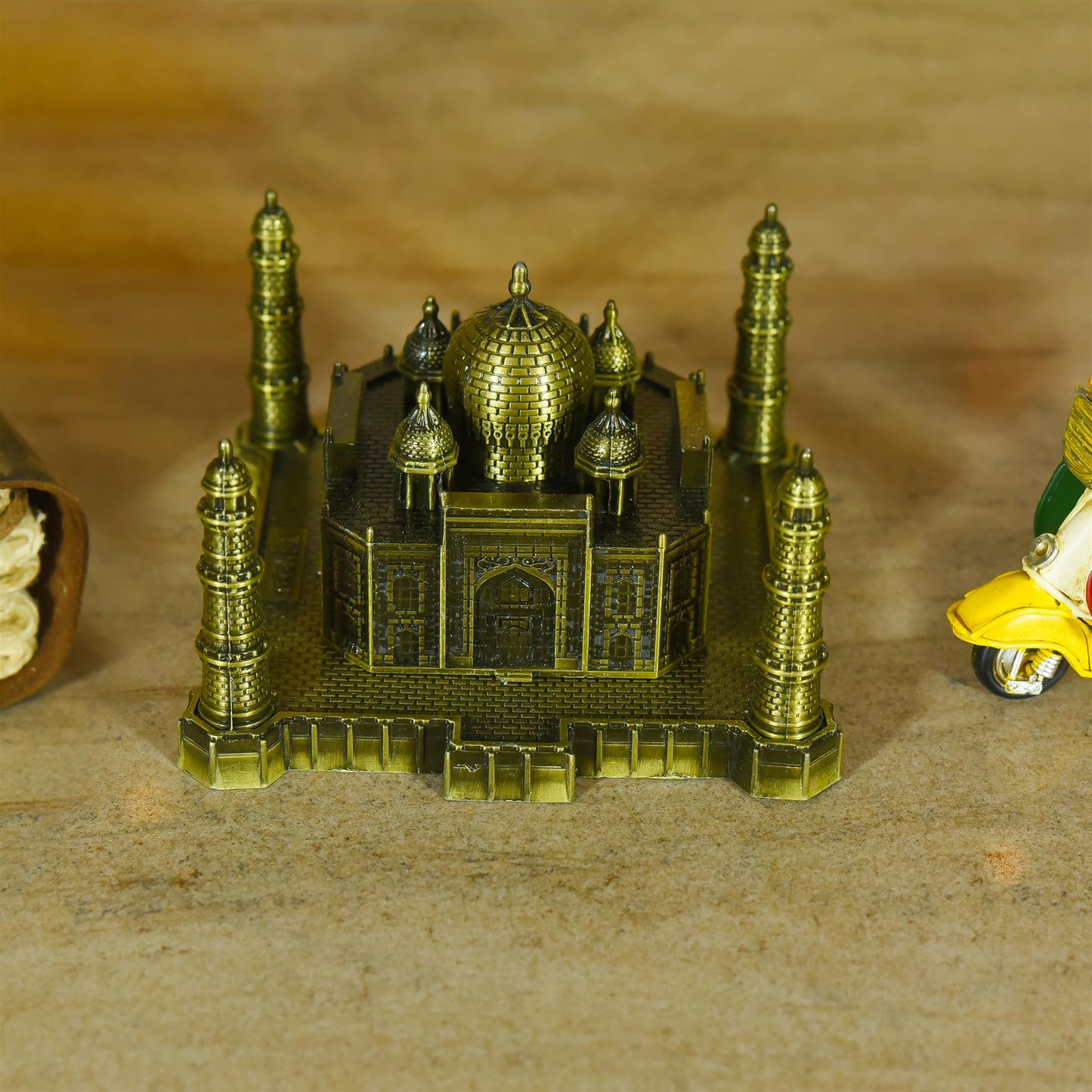Metal Tajmahal Showpiece