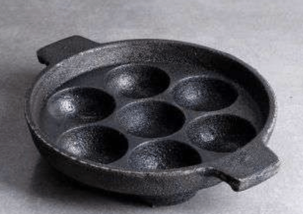 CAST IRON KUZHI PANIYARAKAL (PADDU-APPE TAWA)