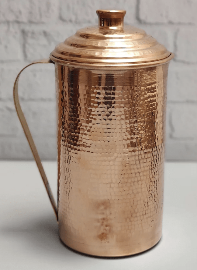 हस्तनिर्मित तांबे का पानी का जग