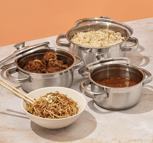 विनोद ब्रेमेन स्टेनलेस स्टील सॉसपॉट 3 का सेट, काँच के ढक्कन के साथ | 2.5 मिमी मोटा बेस | रिवेटेड मज़बूत हैंडल | 2 साल की वारंटी | इंडक्शन और गैस बेस - सिल्वर