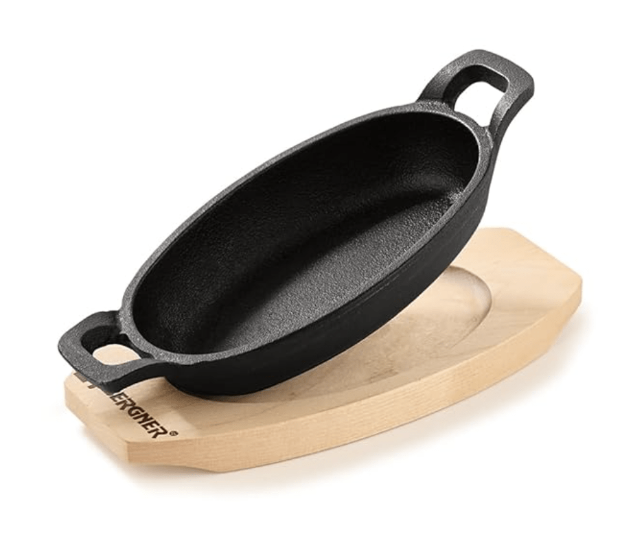 BERGNER Cook & Share 15 cm Cast Iron Mini Pan Oval, Baking/Sizzler, Pre-Seasoned Cast Iron, Cook/Serve, for Roast/Bake/Caramelize/Serve/Share, with Wooden Tray, Induction Bottom and Gas Stove Ready
