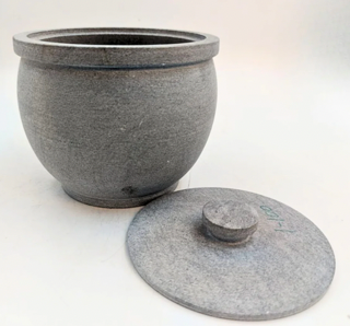 700 – 800 ML Soapstone Curd Pot | Traditional Storage for Fresh, Creamy Curd.