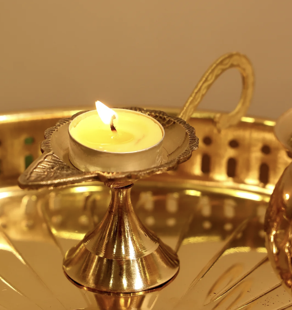 पूजा और घर की सजावट के लिए पारंपरिक पीतल का दीया | VelanStore.com