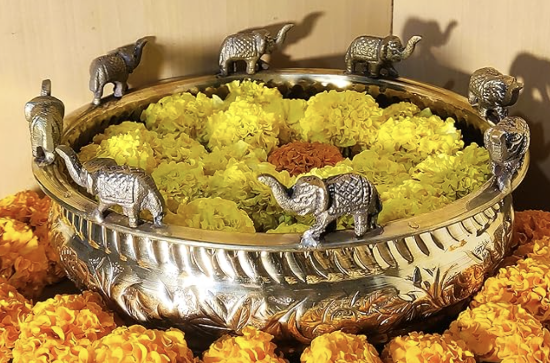 அலங்கார யானை உருவங்களுடன் கூடிய கைவினைப் பொருட்களால் ஆன தூய பித்தளை உர்லி கிண்ணம்