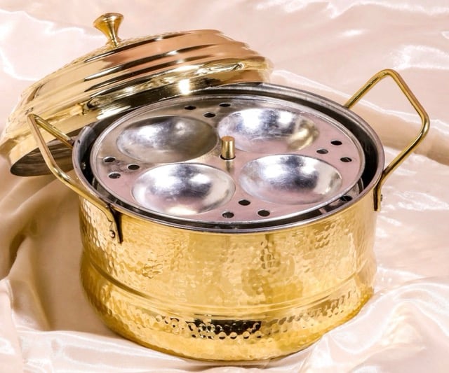 3 இட்லி தட்டுகளுடன் கூடிய பாரம்பரிய பித்தளை இட்லி குக்கர் | கைவினைஞர்களால் செய்யப்பட்ட நீராவி கொதிகலன்