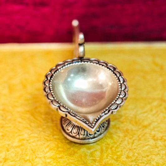 Brass aarti diya with handle