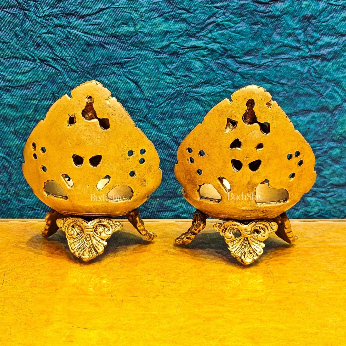 Finely Handcrafted Ganesha and Lakshmi Idols with Prabhavali Diyas