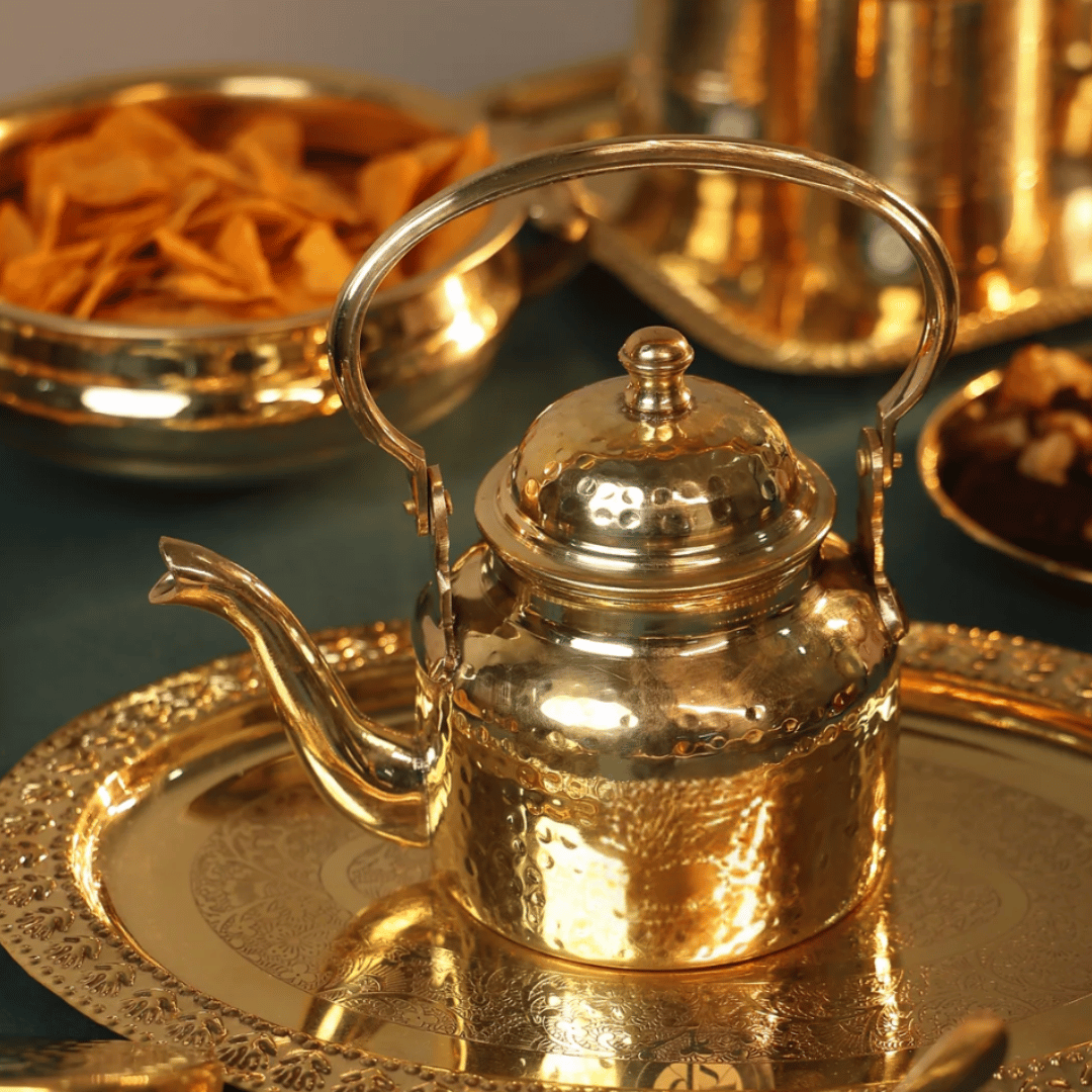 பாரம்பரிய சேவைப் பொருட்கள் மற்றும் அலங்காரத்திற்கான கைவினைப் பித்தளை தண்ணீர் கெட்டில்