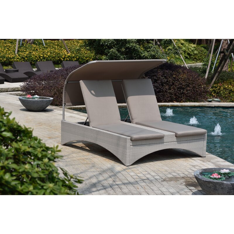 Vitalia Outdoor Poolside Sunbed With Cushion Daybed (Light grey)