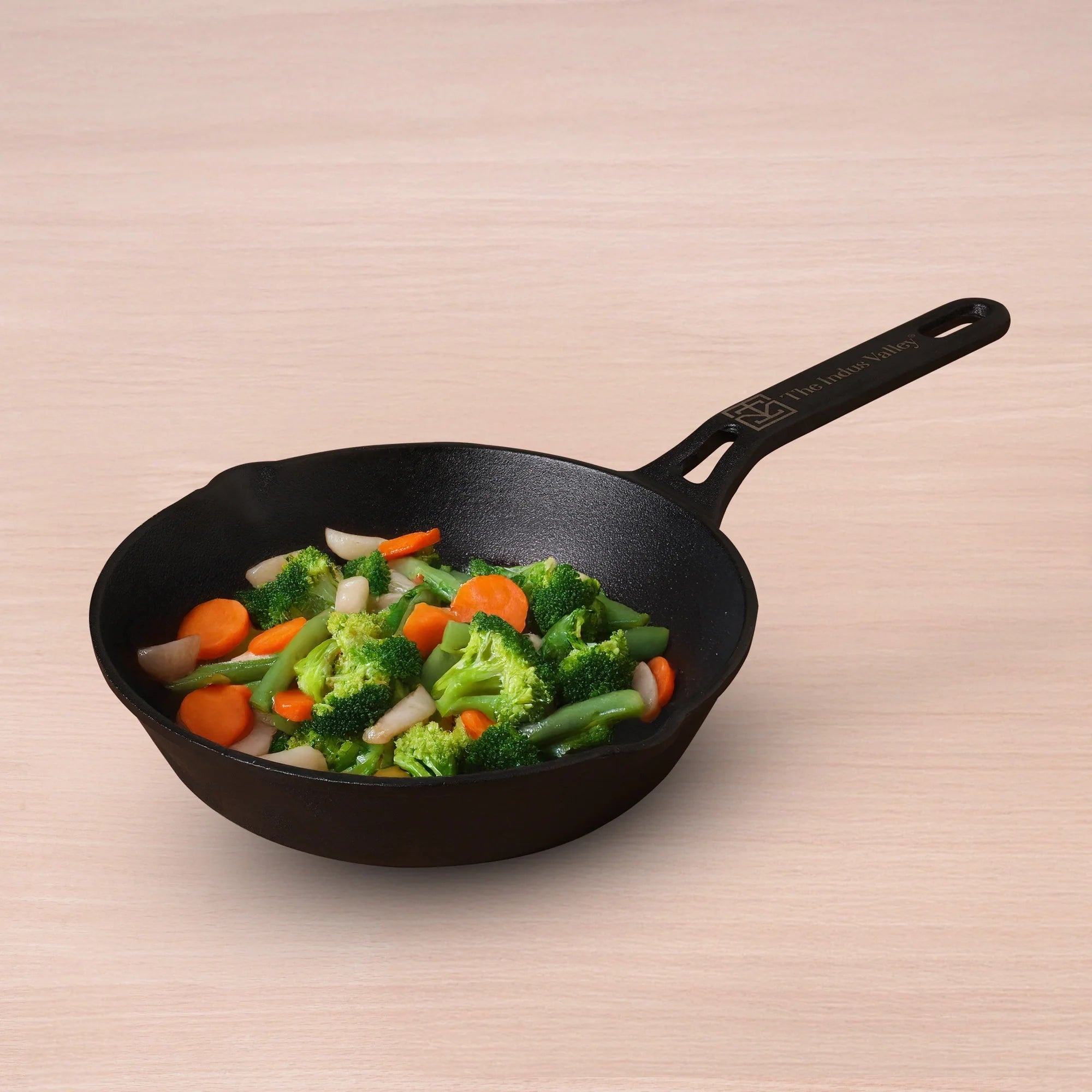 CASTrong Cast Iron fry pan/ skillet, Pre-seasoned, Naturally Nonstick, 100% Pure, Toxin-free, Fry pan for Kitchen Use, 8.1 In/ 20.5 cm/2 kg