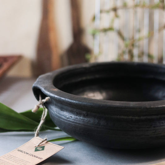 Velanstore Blackened Clay Urali with lid