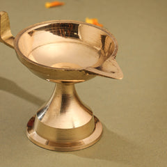 Brass Plain Aarti Diya With Handle (2.5 Inch)