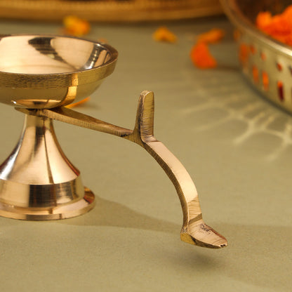 Brass Plain Aarti Diya With Handle (2.5 Inch)