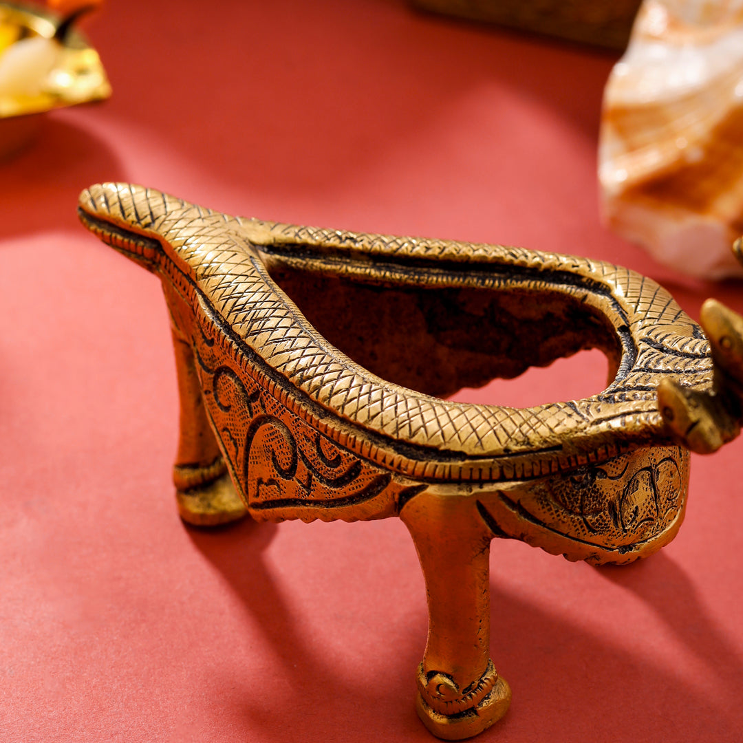 Brass Snake Conch Stand (3.2 Inch)