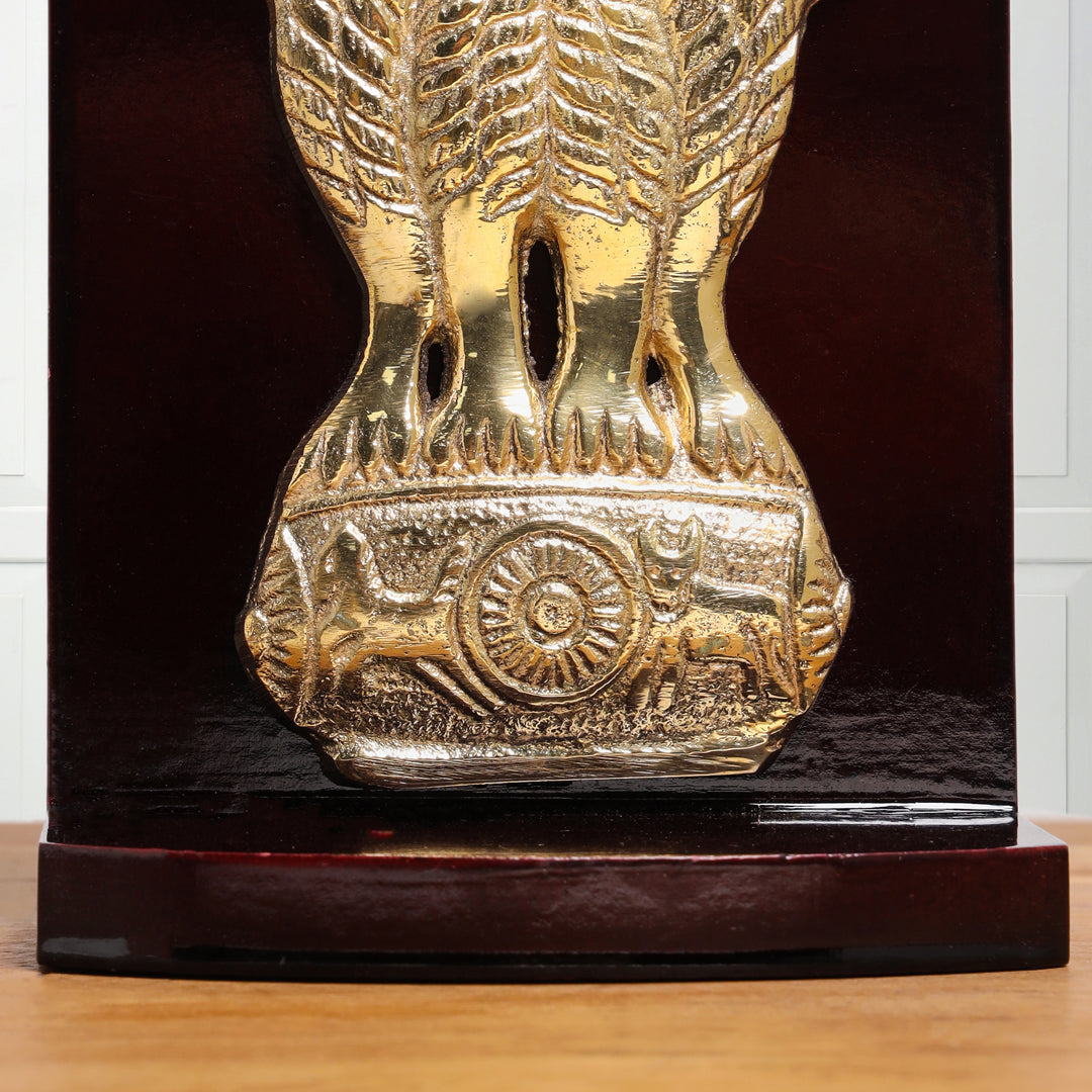 Ashok Stambh With Wooden Pannel