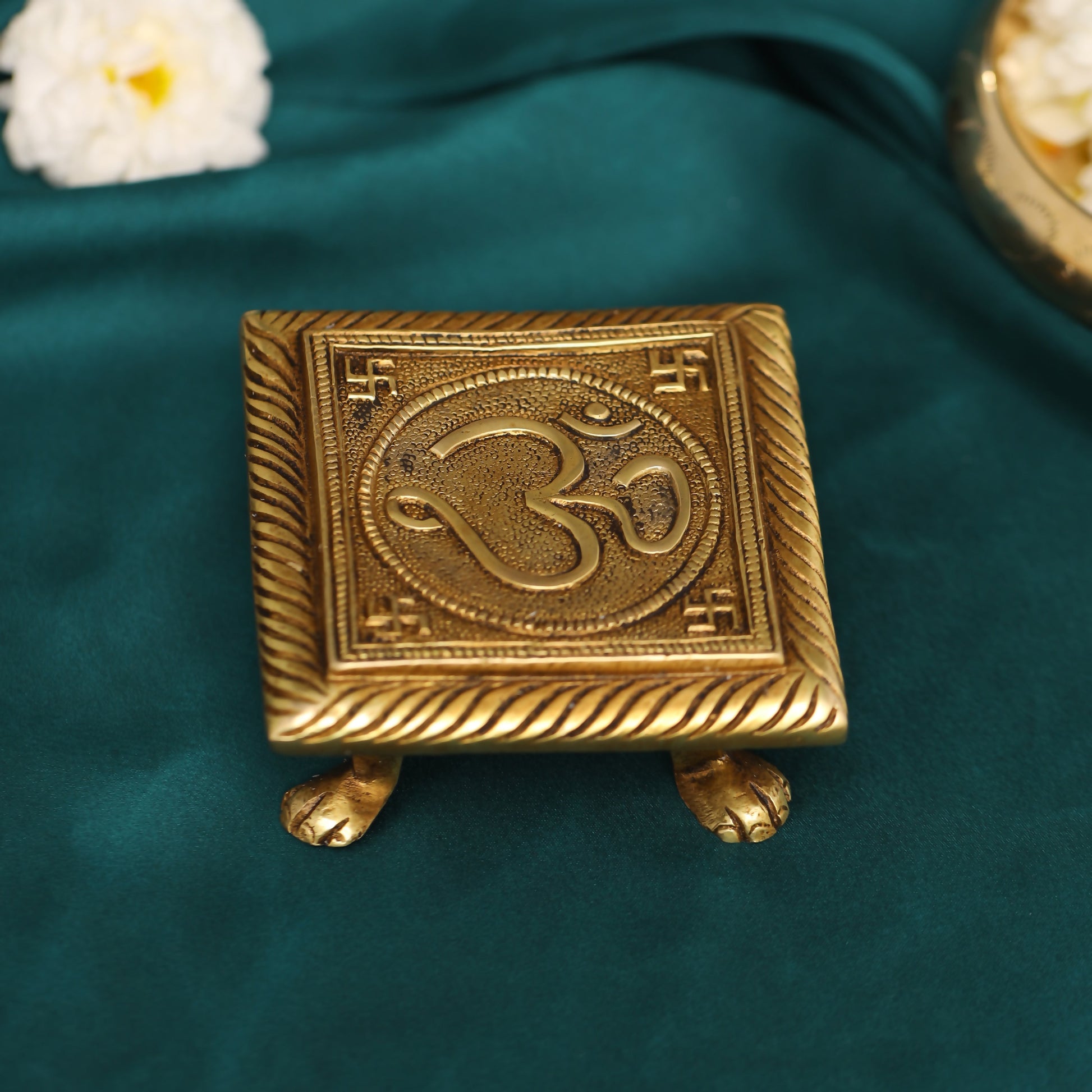 Brass Om Pooja Chowki (2 Inch)