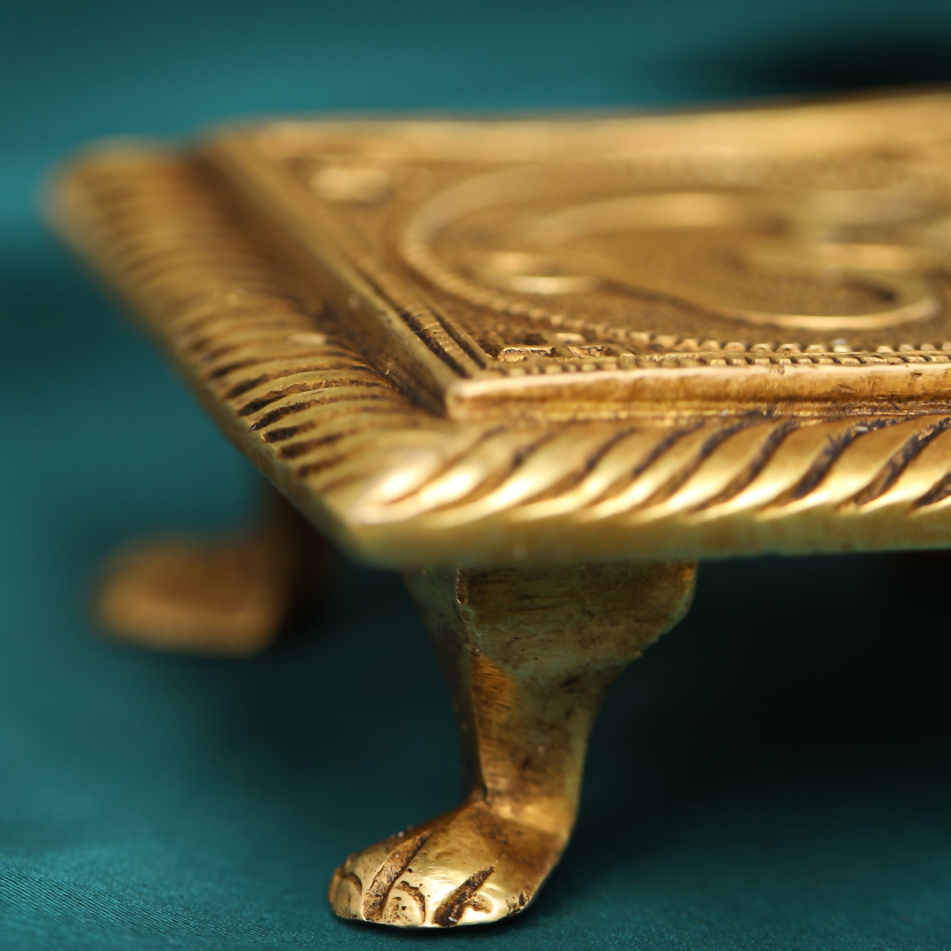 Brass Om Pooja Chowki (2 Inch)