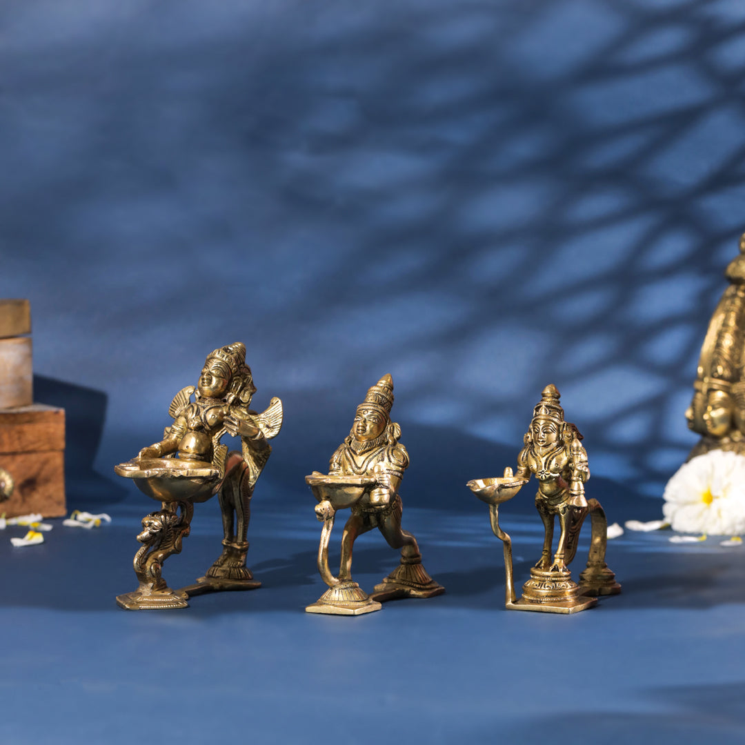 Brass Aarti Diya With Handle