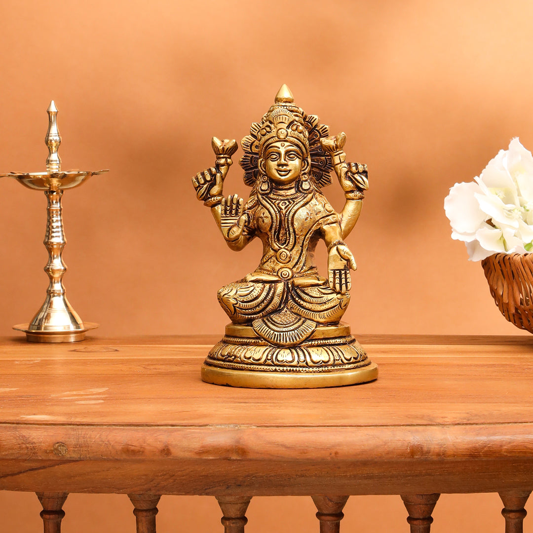 Brass Goddess Lakshmi Idol (6.8 Inch)