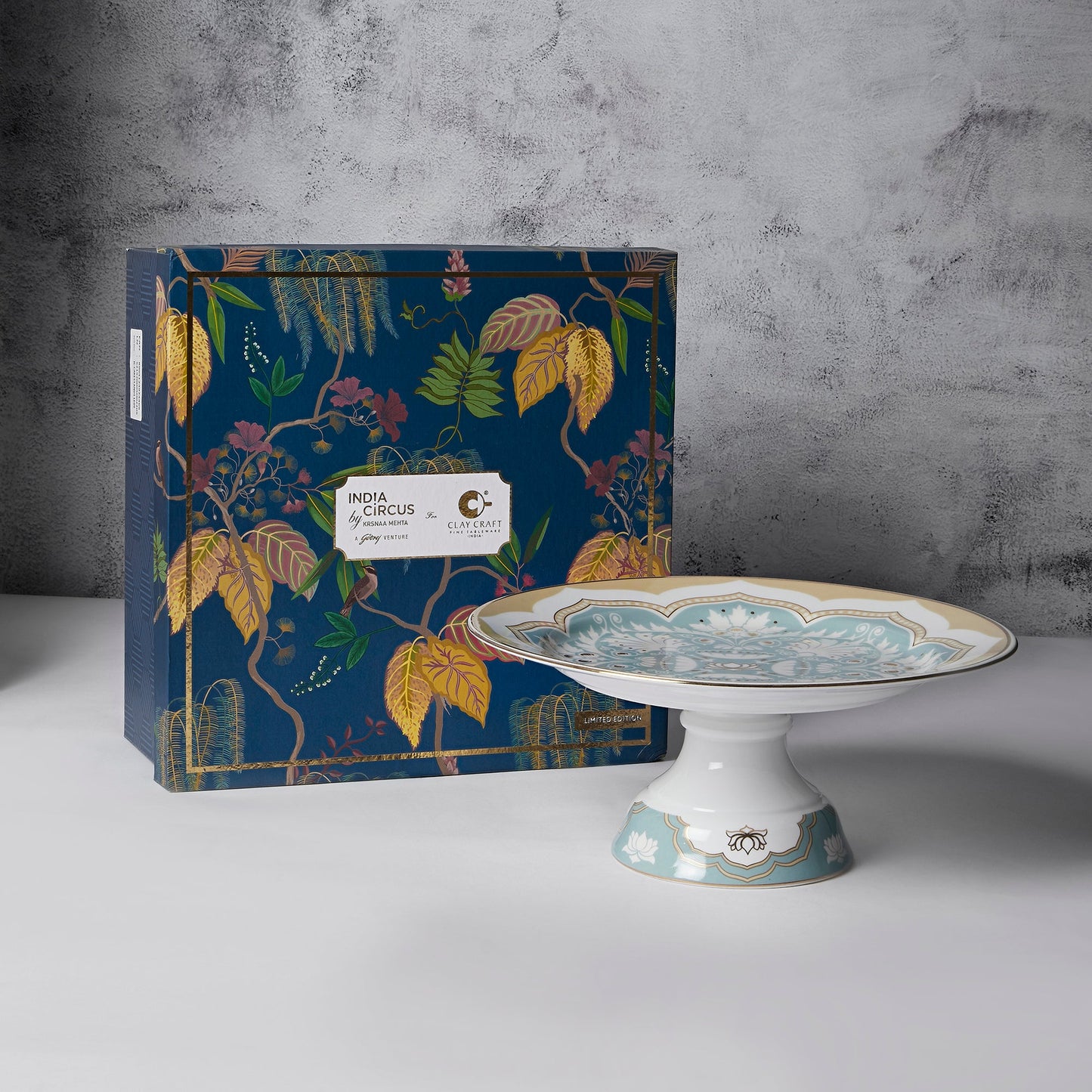 India Circus Regal Romance Cake Stand, 1 piece