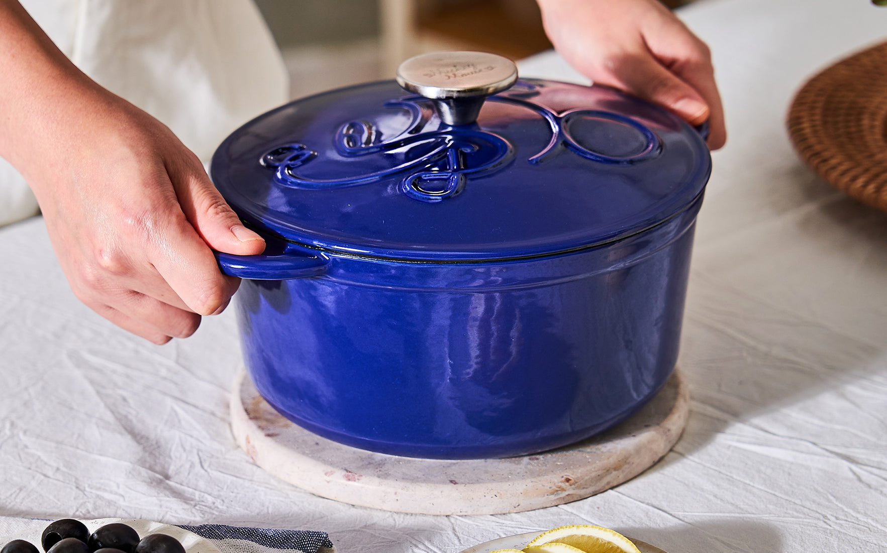 Meyer Disney Bon Voyage Enameled Cast Iron Casserole with Lid, 25cm, 4.5L, Blue