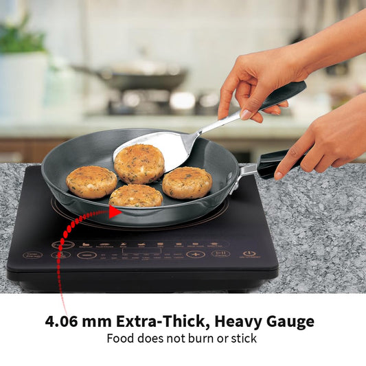 Hawkins Futura 22 cm Frying Pan, Hard Anodised Fry Pan with Stainless Steel Lid, Induction Compatible, Black