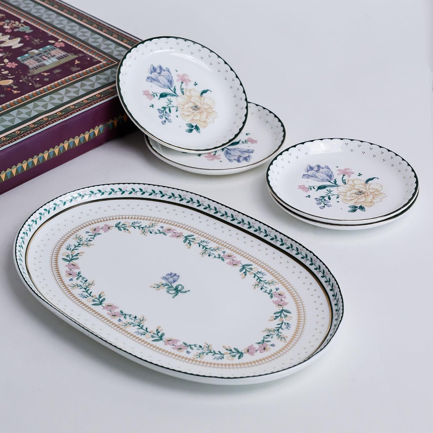 Magique by The Wishing Chair x ClayCraft : Emerald Ribbon - Amber Giftbox | Set of 4 Snack Plates & Serving Platter | Dishwasher Safe | Festive Gifting | GiftBox Packaging