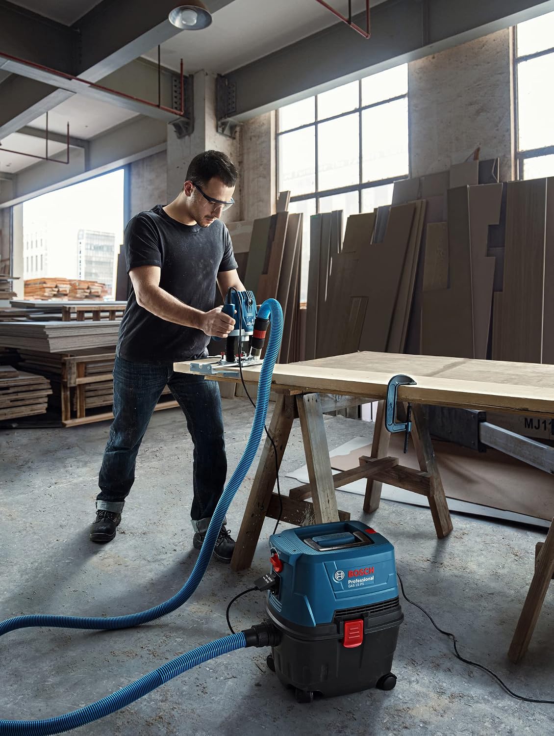 Bosch Vacuum Cleaner and Blower, 1100-Watt, Blue and Black, 15L Capacity