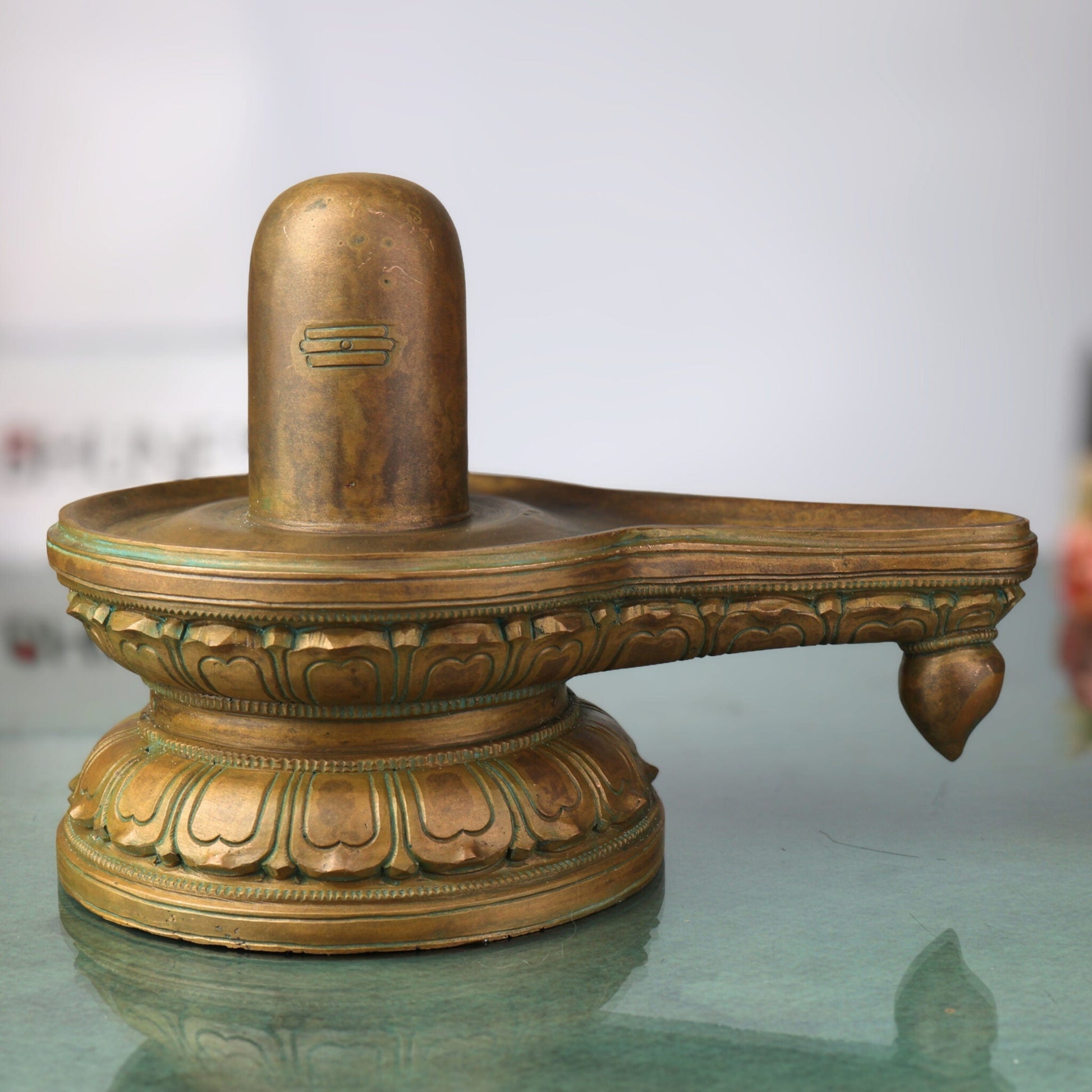 Handcrafted Bronze Panchaloha Shiva Lingam Idol, Traditional Chola Art Shivling, Mahalingam, Jyotirlinga, Banalinga Statue for Puja, Temple & Home Decor,Brown, 7 Inch, 1 Piece