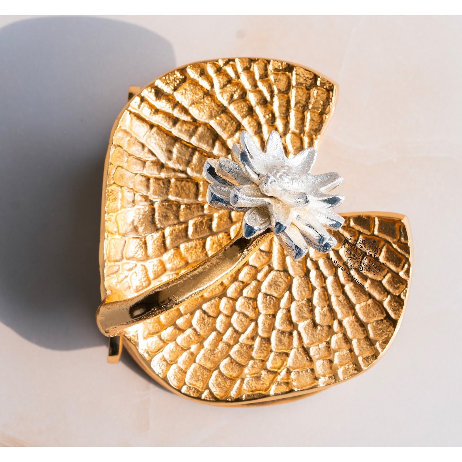 Brass Finish Lotus Flower Design Tissue/Napkin Holder – Stylish Table Accessory