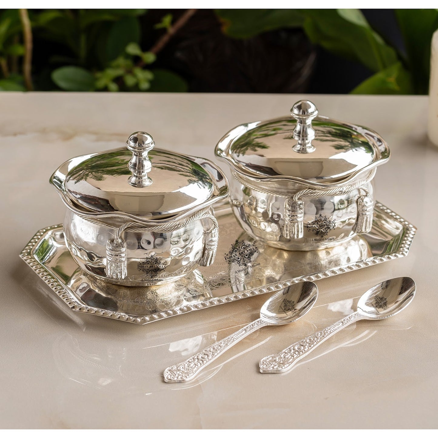 Silver-Plated Hammered Bowl with Lid & Spoon - Elegant Gift Box Set for Special Occasions