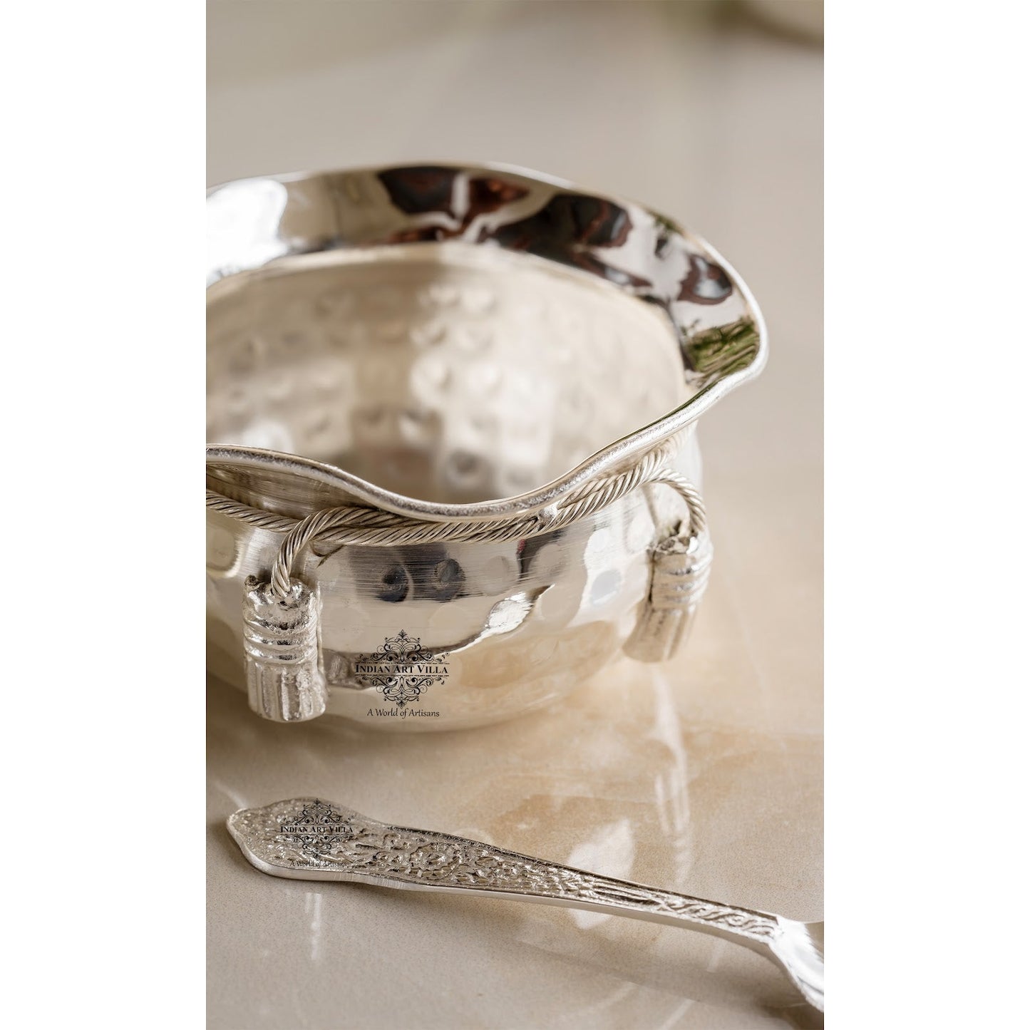 Silver-Plated Hammered Bowl with Lid & Spoon - Elegant Gift Box Set for Special Occasions