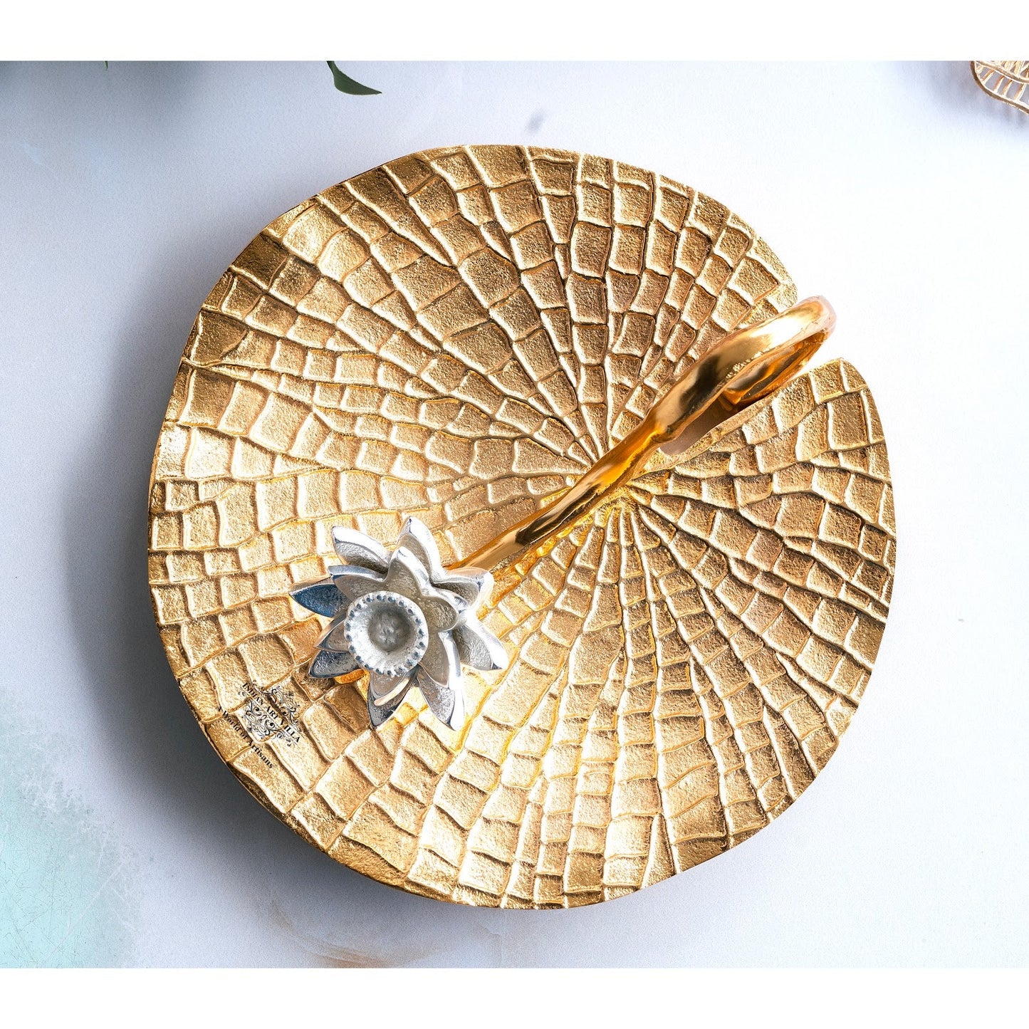 Brass Finish Lotus Flower Design Tissue Holder – Elegant Handcrafted Napkin Stand, Decorative Table Centerpiece and Home Décor