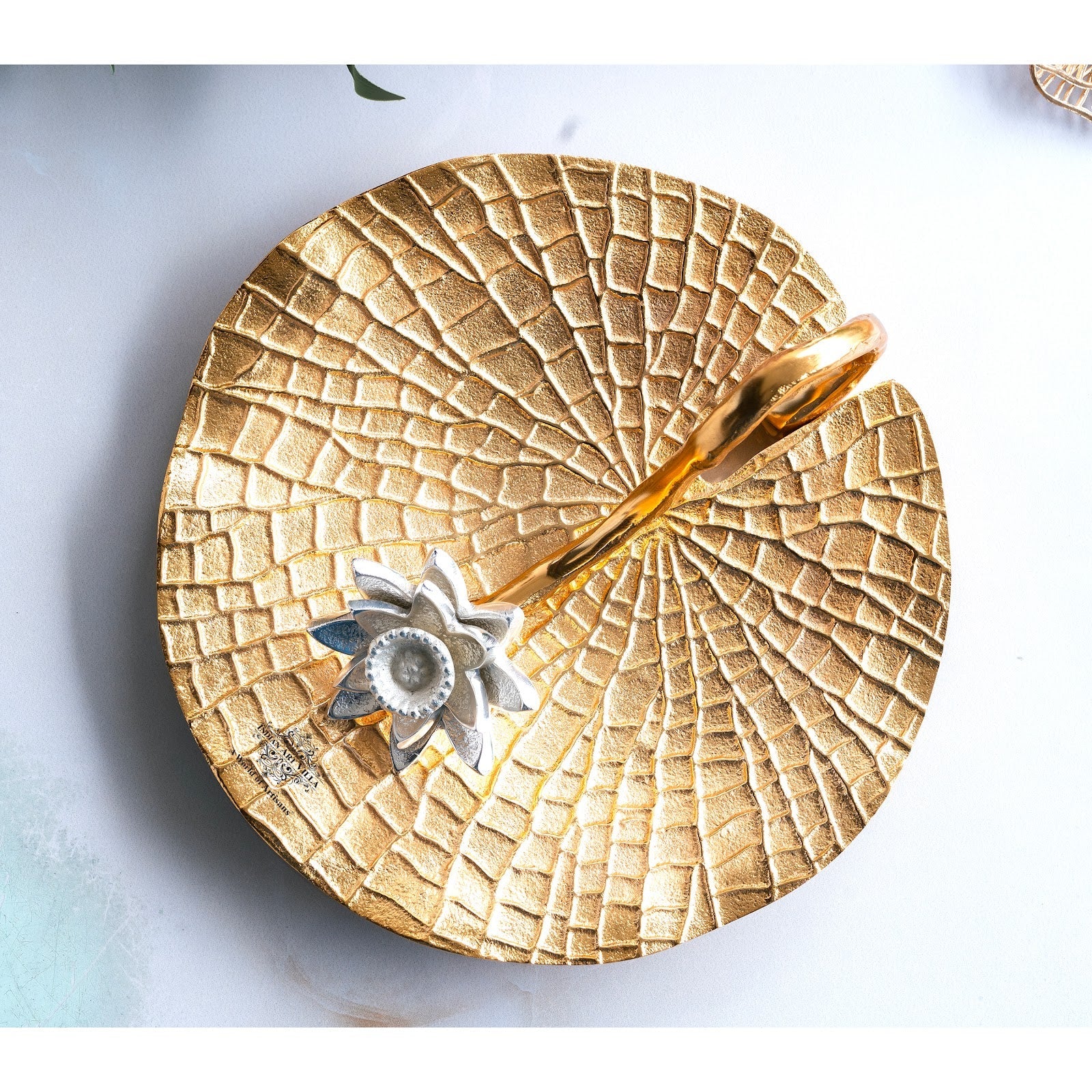 Brass Finish Lotus Flower Design Tissue Holder – Elegant Handcrafted Napkin Stand, Decorative Table Centerpiece and Home Décor