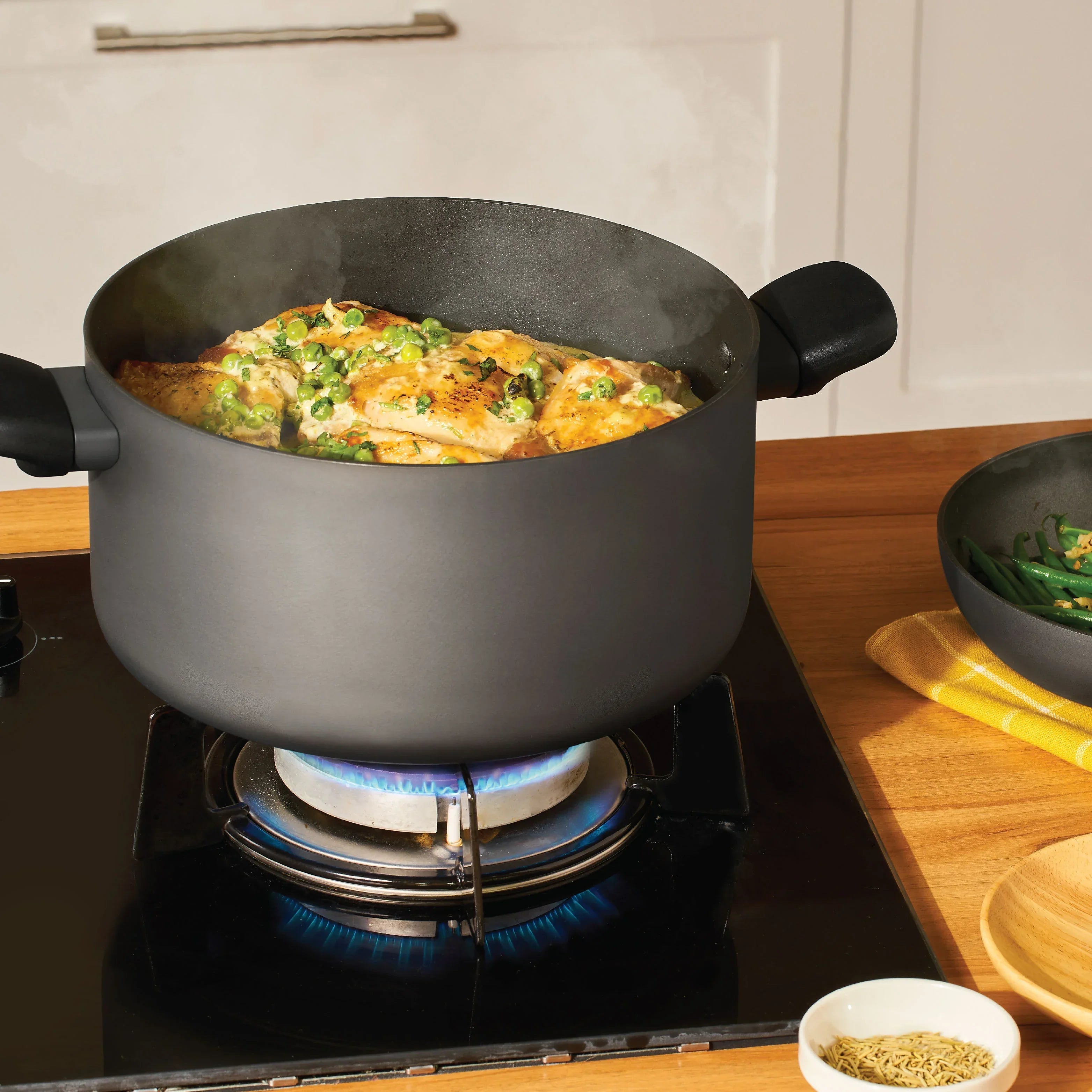 Meyer Bauhaus 2 pcs set ( Nonstick Casserole With Lid, 5 Litre, 24Cm + Non Stick Frypan 26Cm ), Grey