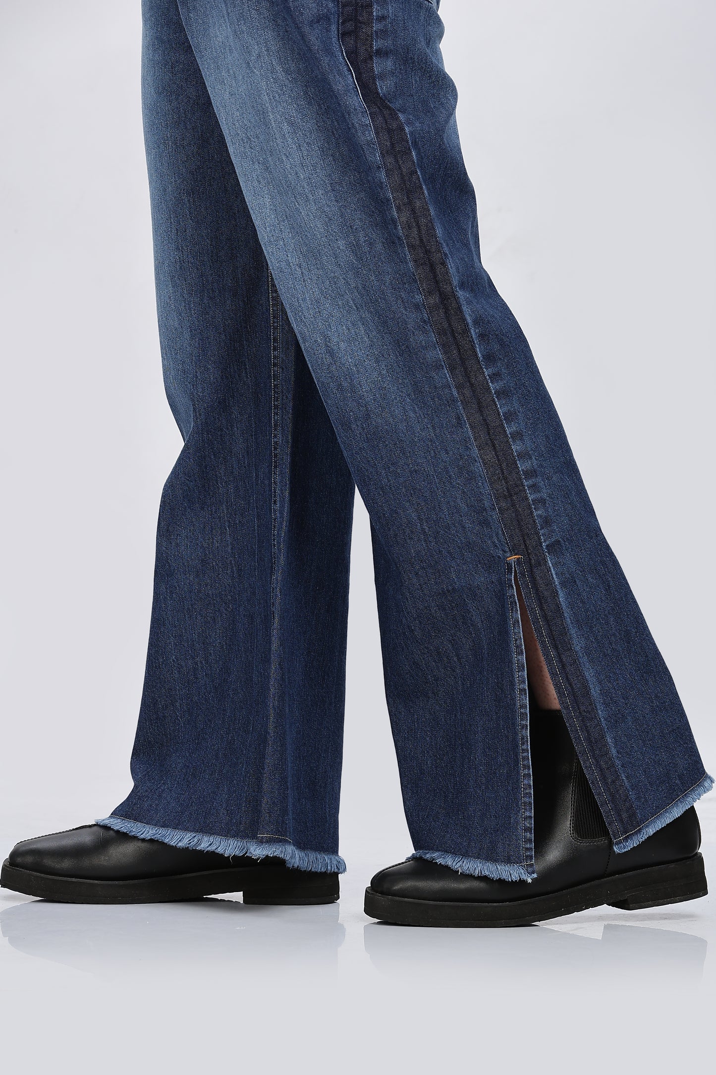 Relaxed Fit Blue Jeans – Bell Bottom | Flared Cut
