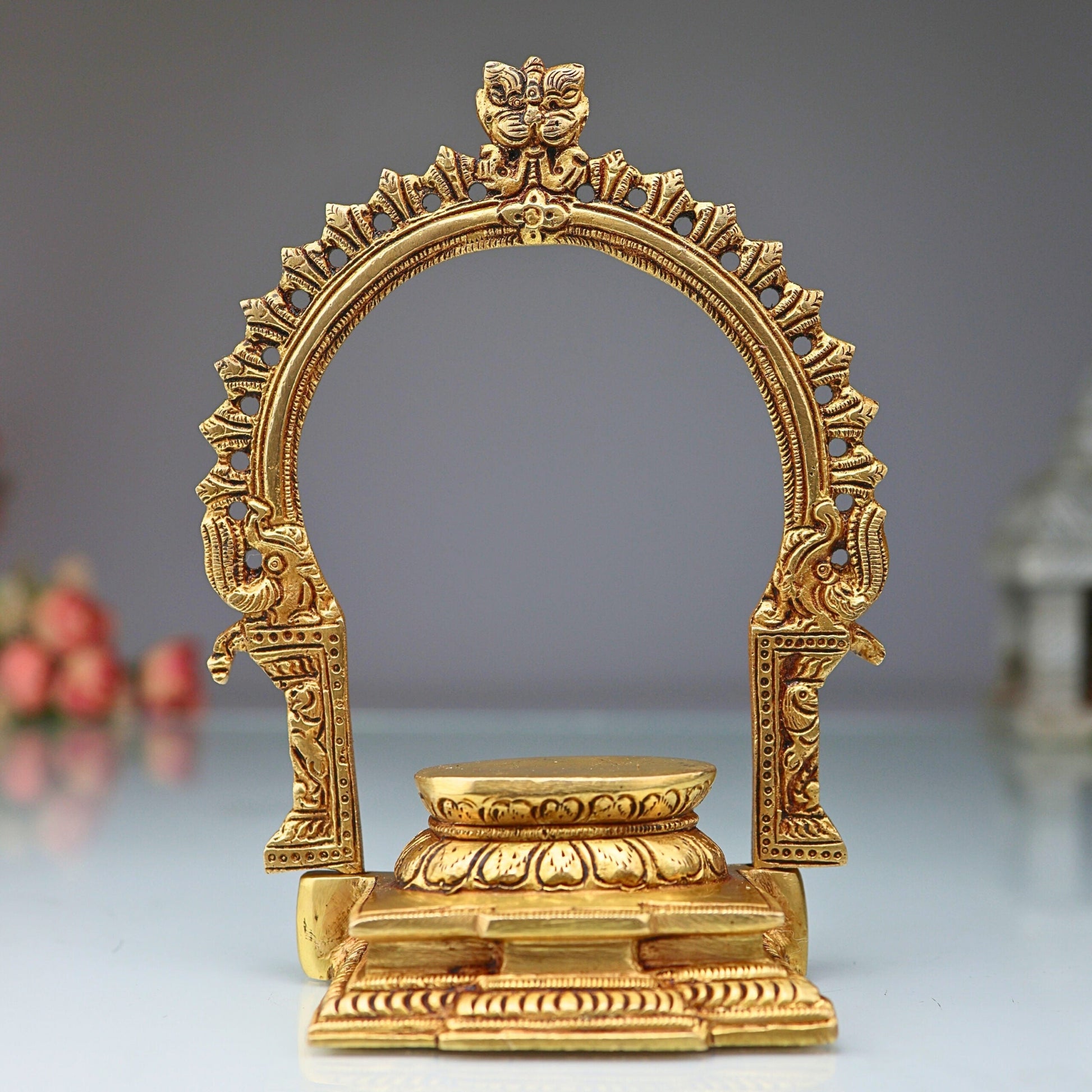 Bhunes Brass Deity Stand with Prabhavali and Chowki, Handcrafted Pooja Bajot Singhasan for Idols & Temples, Gold, 7.5 Inch, 1 Piece