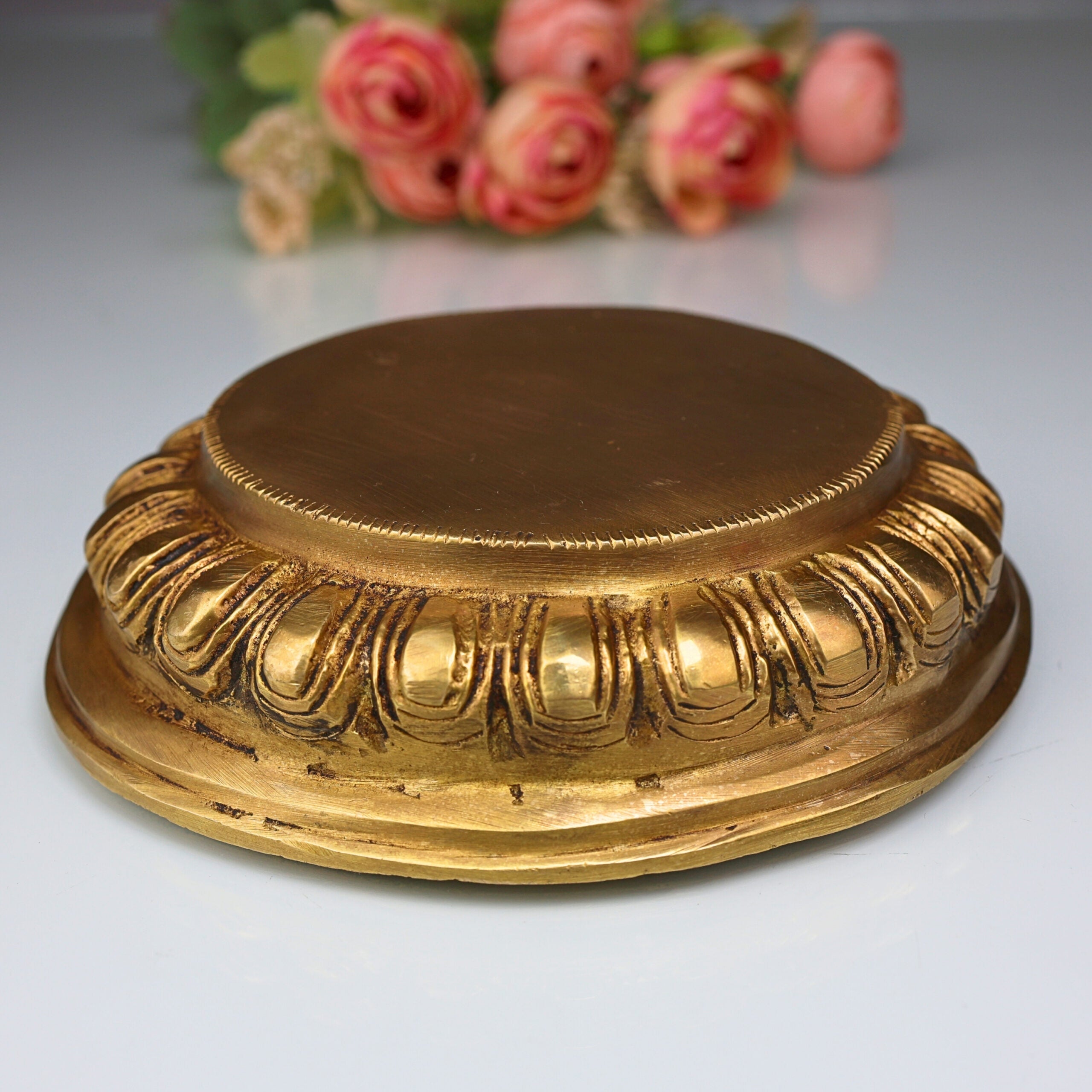 Brass Chowki Bajot Peetha Aasan for Pooja, Handmade Singhasan Stand for Kalash, Deity, Idols, Traditional Mandir Pedestal Platform for Temple & Home Decor, Gold, 1.5 Inch, 1 Piece