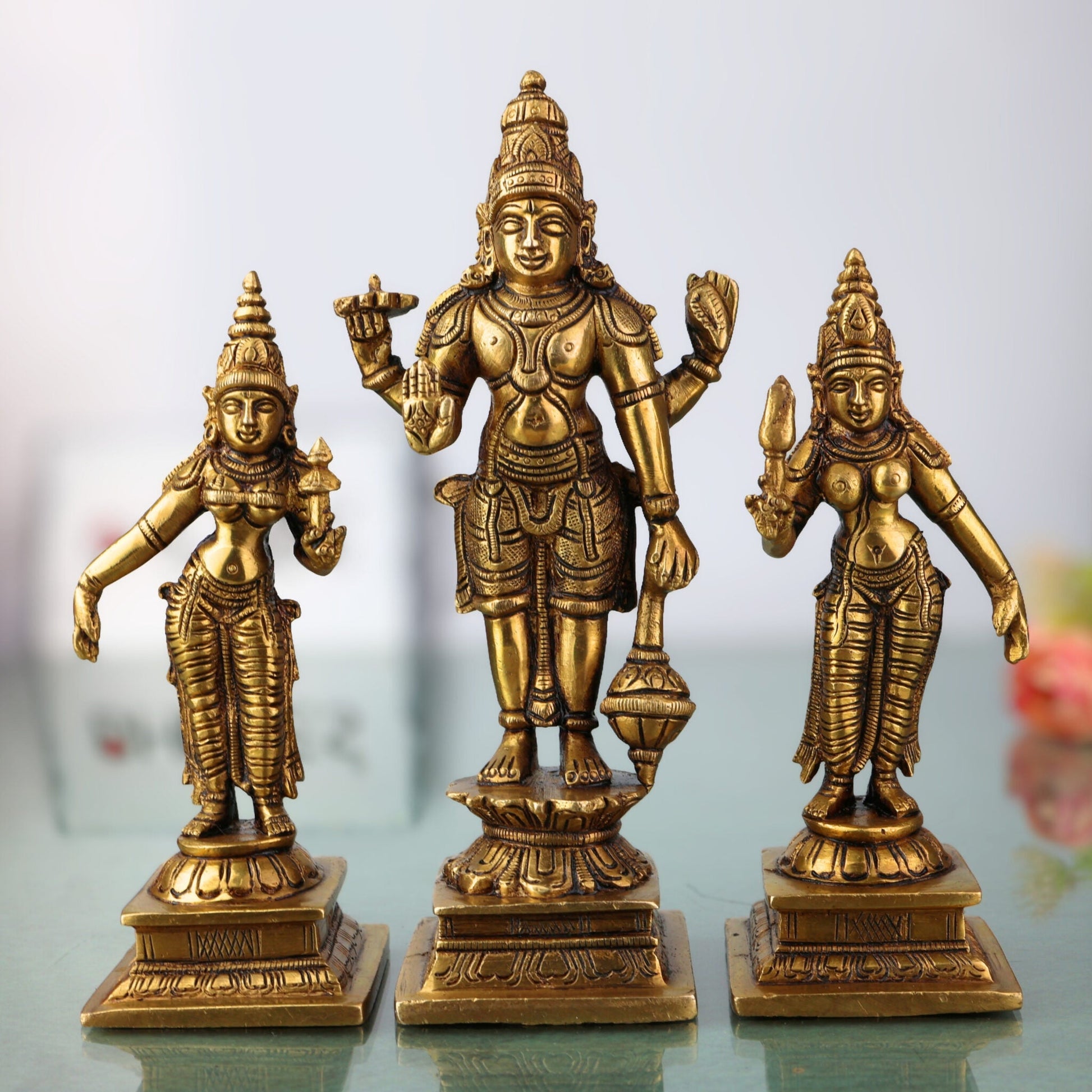 Brass Vishnu with Sridevi Bhudevi Idol | Sri Venkateswara Narayana Murti | Keshava Srinivasa Padmanabha Vigraham for Pooja & Home Decor | Handcrafted Brass Statue, Gold, 7 Inch, 1 Piece