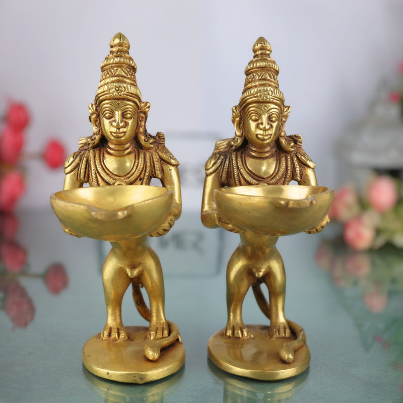 Brass Yali Lamp Idol, Handcrafted Lion Holding Vilakku Deepam, Traditional Pital Peetal Pittal Yali Deepa, South Indian Temple Brass Deepak, Gold, 8 Inch, 1 Piece