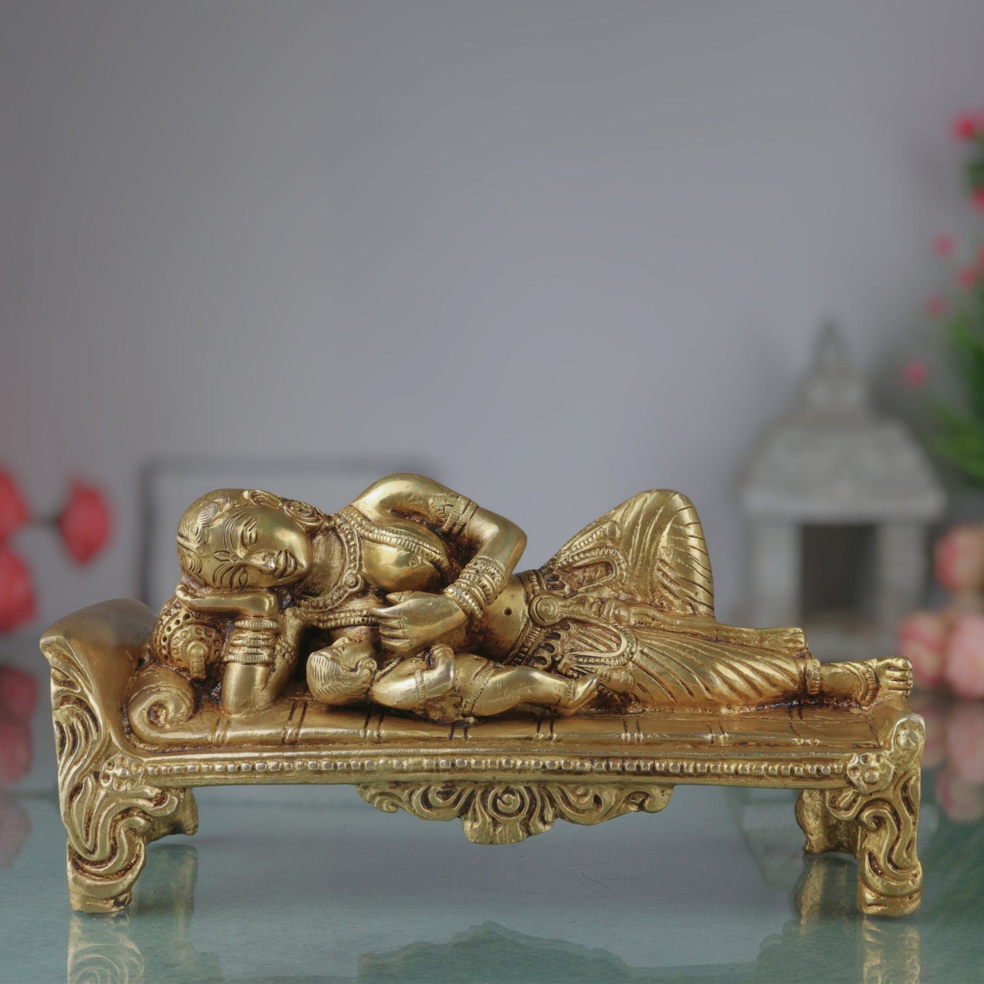 Brass Yashoda Feeding Krishna Idol | Nursing Mother Statue | Yashoda Breastfeeding Baby Krishna Murti | Pittal Vigraham for Puja & Home Decor, Gold, 4.5 Inch, 1 Piece