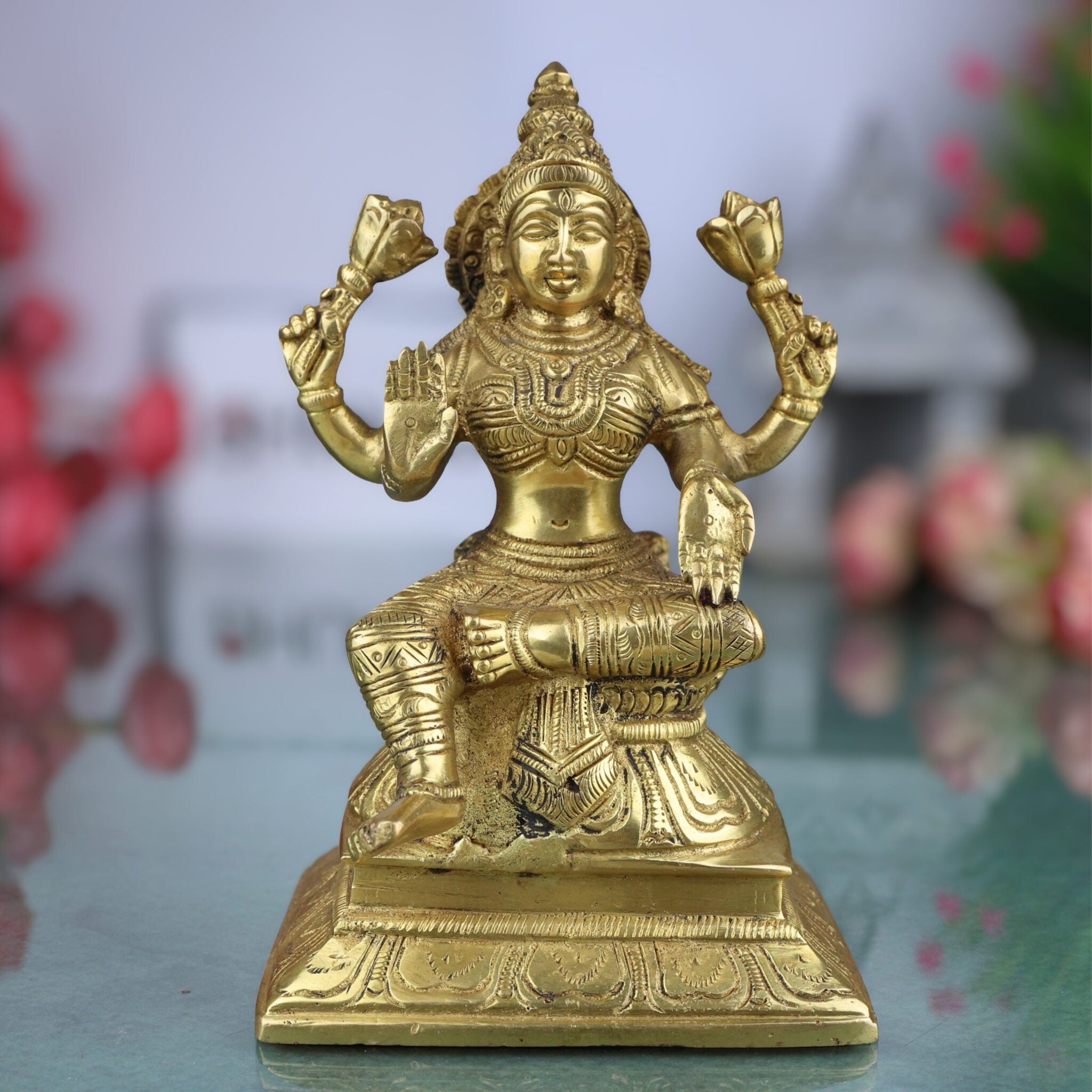 Handcrafted Brass Mahalakshmi Idol – Kamala Devi | Ashta Lakshmi | Shri Padma Lakshmi Sculpture for Home, Temple, and Pooja Decor, Gold, 6 Inch, 1 Piece