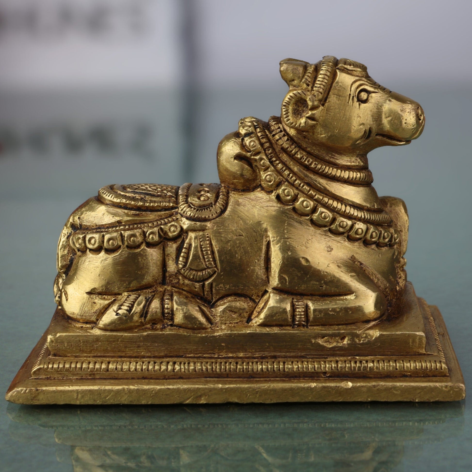 Brass Handcrafted Nandi Idol | Nandikeshwara Bull Statue | Shiva’s Vahana for Pooja, Temple & Home Decor, Gold, 3 Inch, 1 Piece