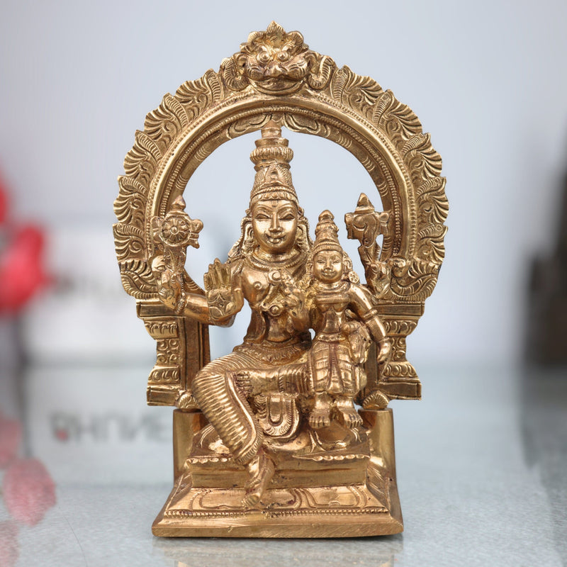 Vishnu Lakshmi with Prabhavali Bronze Panchaloha Idol – Lakshmi Narayana / Maha Lakshmi Narayan / Sri Lakshmi Narayan / Thirumal Lakshmi / Vaikuntha Lakshmi Temple Sculpture – Handcrafted South Indian Chola Art Statue,Gold, 7 Inch, 1 Piece