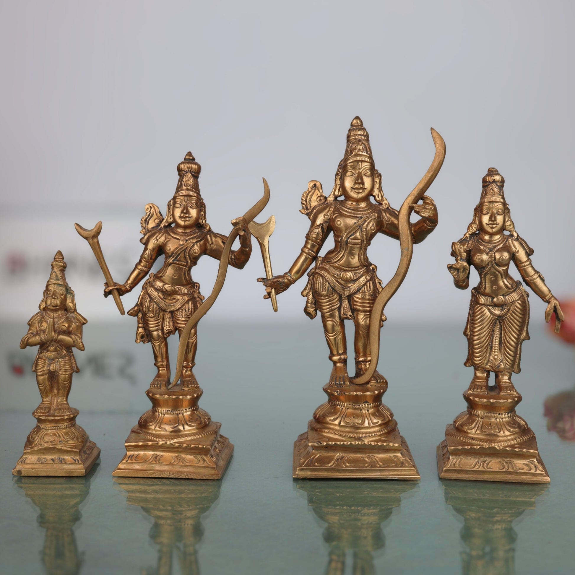 Shree Ram Darbar Panchaloha Bronze Idol – Ram Sita Lakshman Hanuman Murti | Handcrafted Chola Art Ram Parivar Statue for Temple & Home Decor,Gold, 6 Inch, 1 Piece