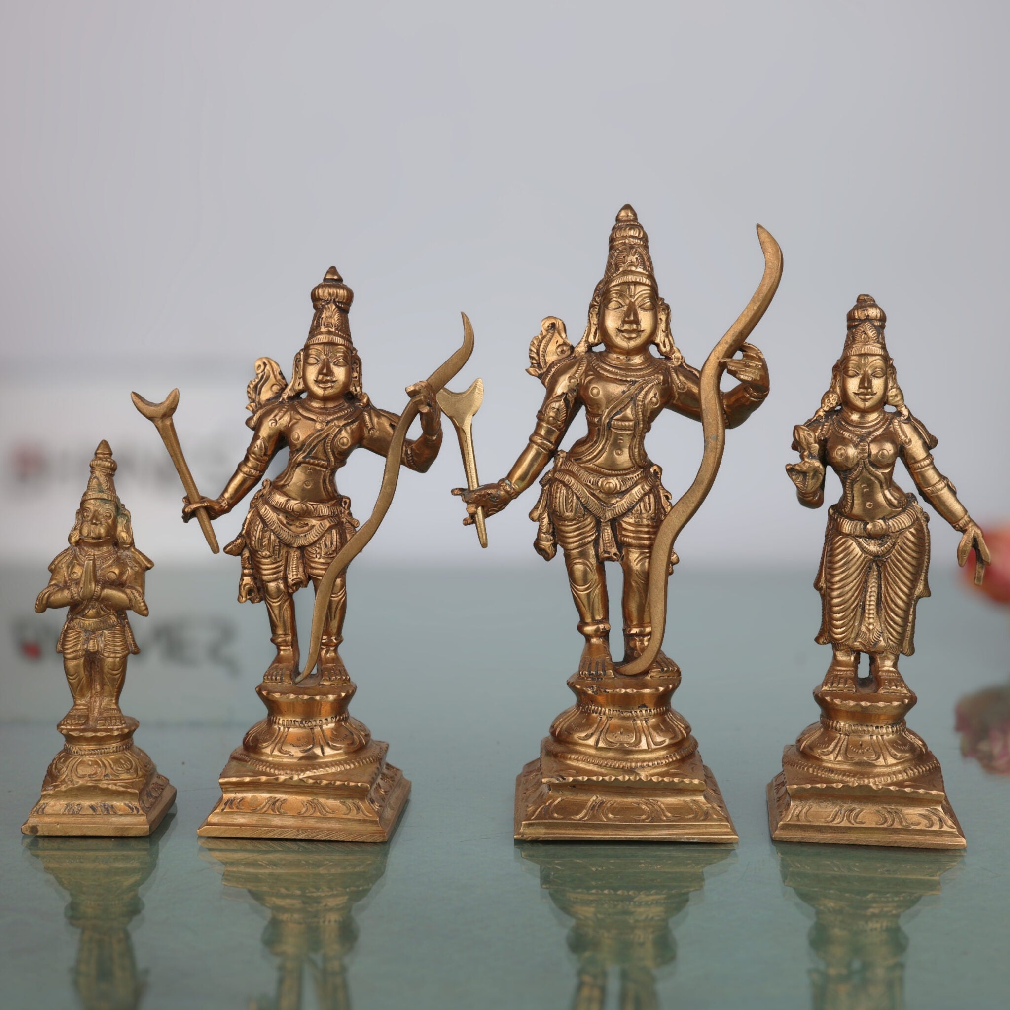Shree Ram Darbar Panchaloha Bronze Idol – Ram Sita Lakshman Hanuman Murti | Handcrafted Chola Art Ram Parivar Statue for Temple & Home Decor,Gold, 6 Inch, 1 Piece