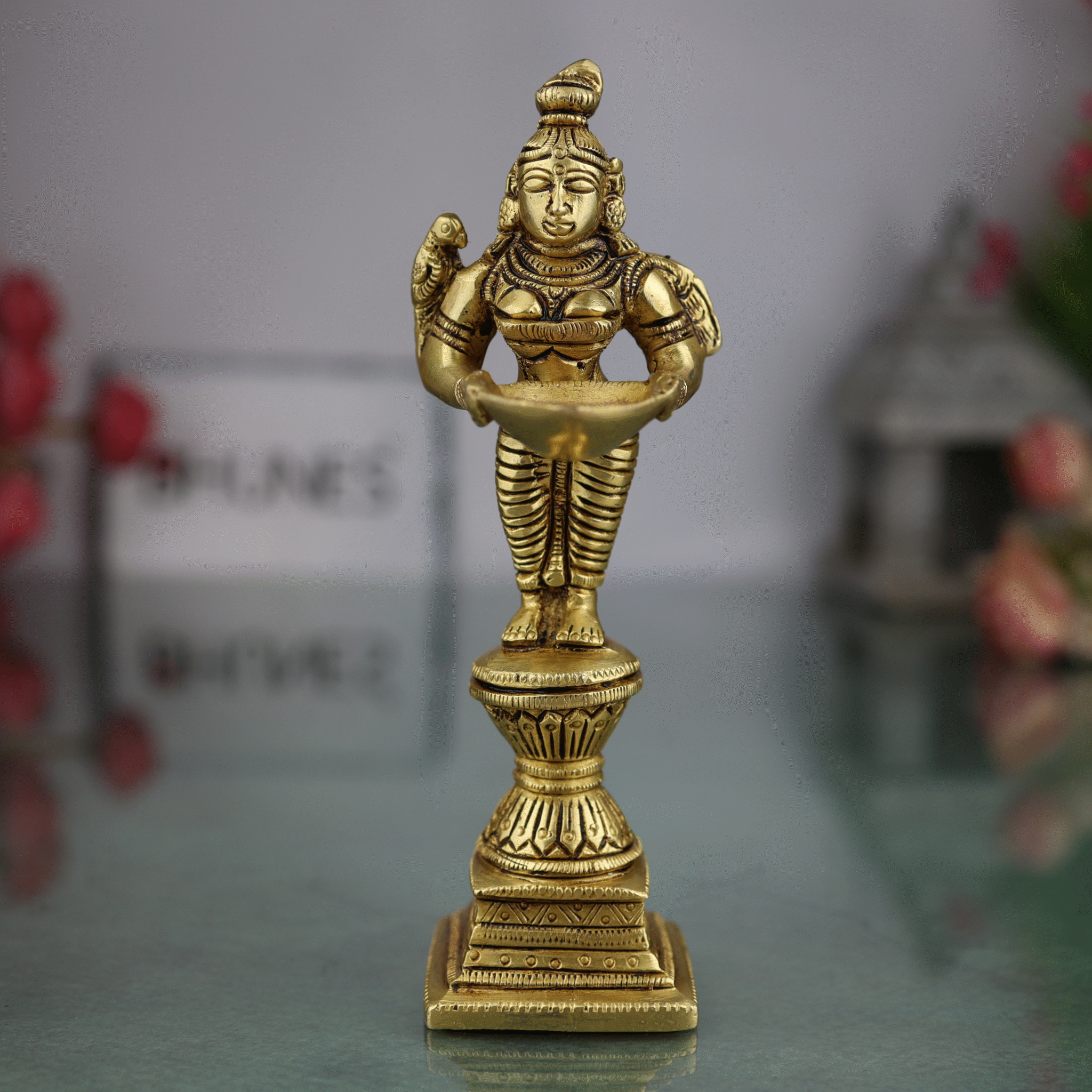 Brass Deepalakshmi Diya Lady, Deepa Lakshmi Idol, Vilakku Lakshmi Statue, Kuthu Vilakku Deepam Lady, Traditional Pital Deepa Devi Murti for Pooja & Home,Gold, 7 Inch, 1 Piece